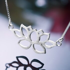 2018-Fashion-Hollow-Out-Lotus-silver-necklace (8)
